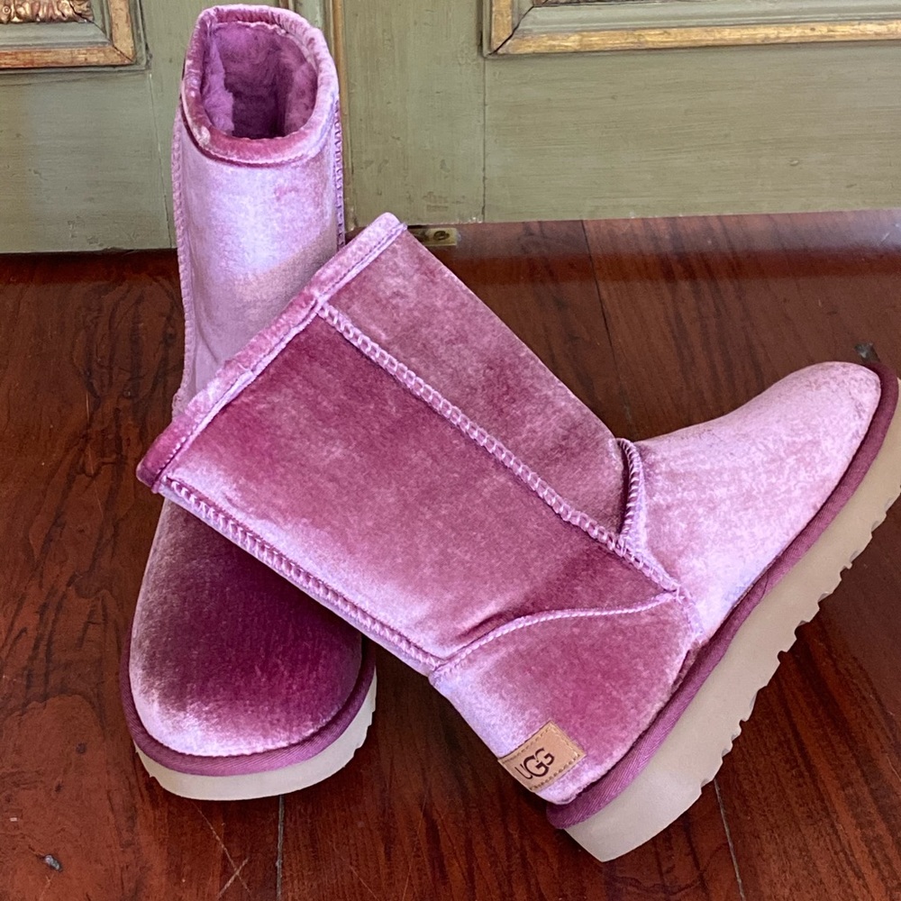 NIB UGGs classic short II velvet boots